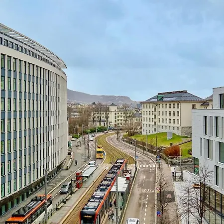 Brand New And Luxurious Penthouse In Centre! Lägenhet