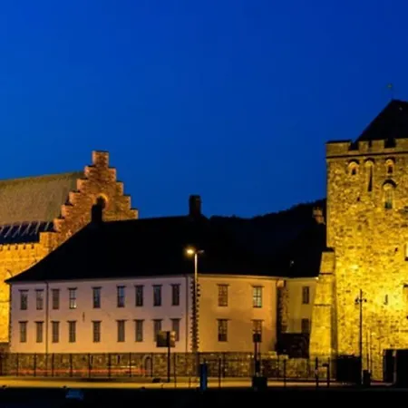 Brand New And Luxurious Penthouse In Centre!