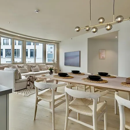 Brand New And Luxurious Penthouse In Centre! 卑爾根