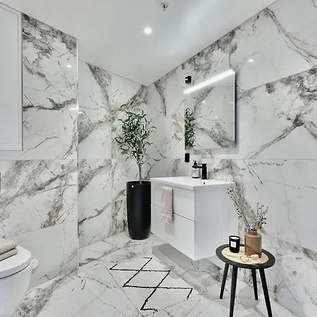 Brand New And Luxurious Penthouse In Centre! *