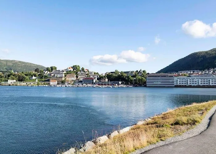 Brand New And Luxurious Penthouse In Centre! *