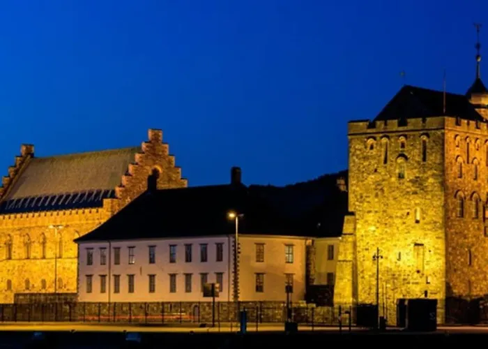 Brand New And Luxurious Penthouse In Centre!