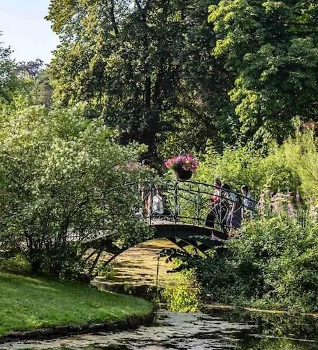 Brand New And Luxurious Penthouse In Centre! Lägenhet