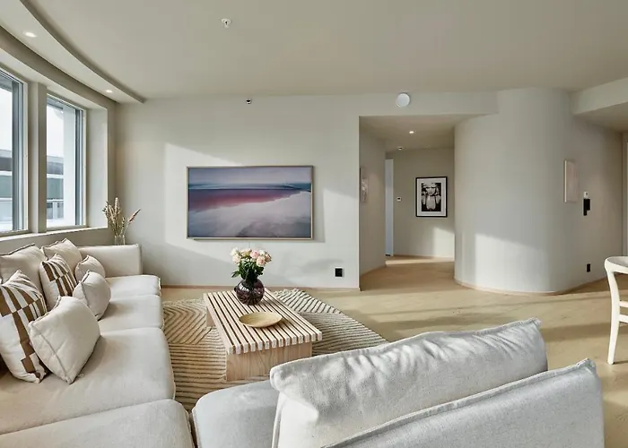 Brand New And Luxurious Penthouse In Centre! Lägenhet