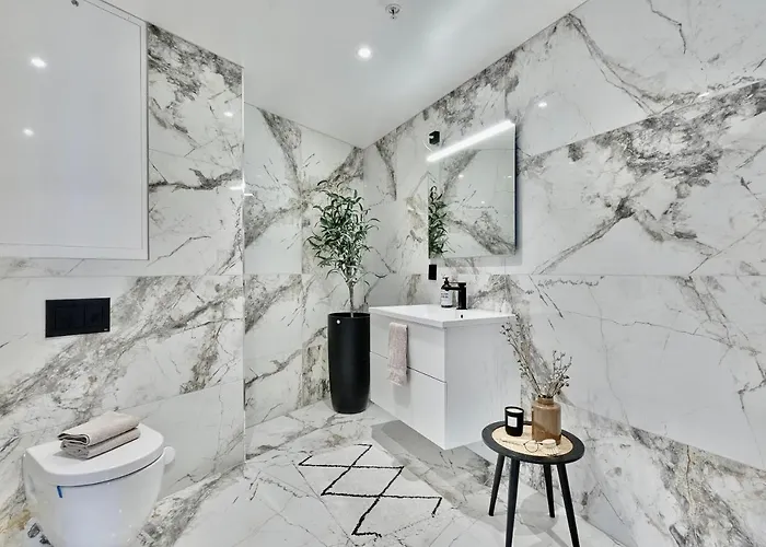 Brand New And Luxurious Penthouse In Centre! *